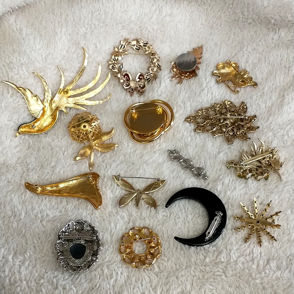15 Brooches - Picture 2 of 9